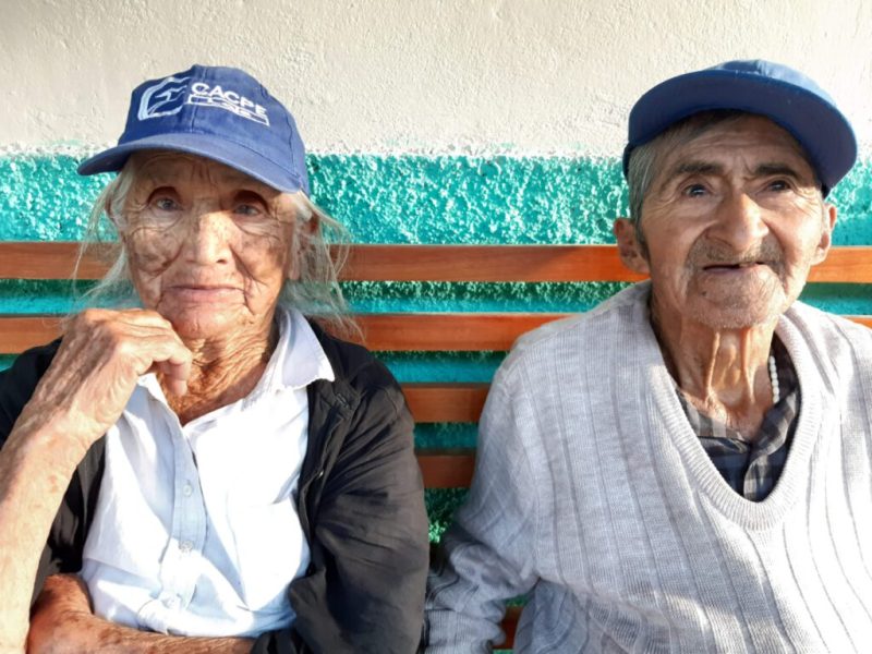 Vilcabamba - Don Delgado mit seiner Frau vor ihrem Haus